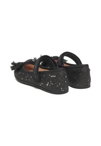 Ballerine nere con glitter e motivi a stelle. Presentano un fiocco sul davanti e un materiale morbido con suola antiscivolo. Include cinturino regolabile.