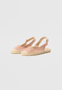 Vaaleanpunaiset mokkanahkaespadrillot, joissa on takana säädettävä remmi, pyöreä kärki, beige punottu köysi-pohja ja pieni säädettävä solki.