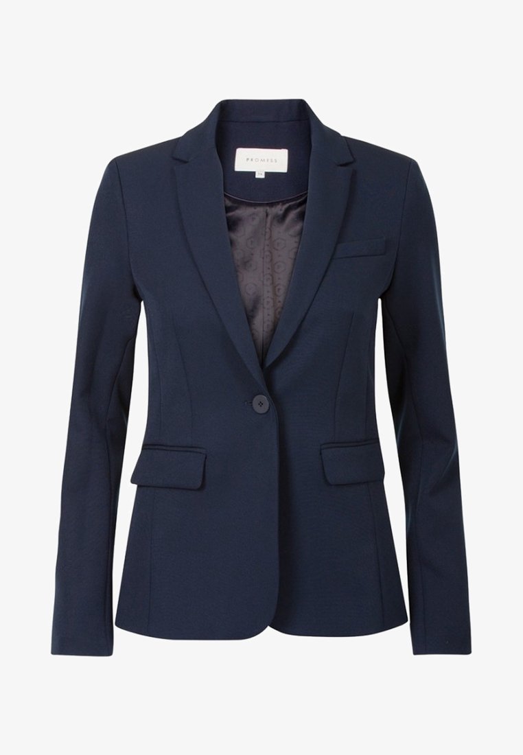 Blazer bleu marine cintré avec fermeture à un bouton, revers à encoche, deux poches à rabat à l'avant et doublure intérieure à motifs.
