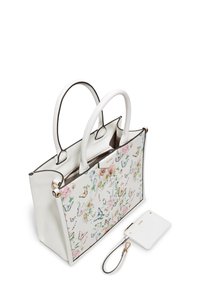 Borsa tote bianca con stampa floreale e farfalle, doppio manico, dettagli in hardware dorato, include un portacarte bianco rimovibile.