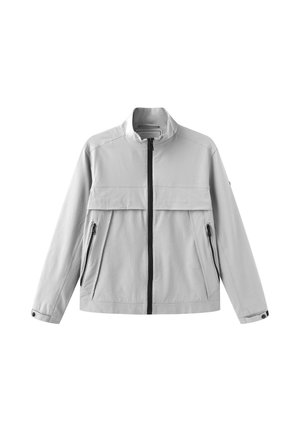 Jasnoszara kurtka na zamek z wysokim kołnierzem, dwoma przednimi kieszeniami na zamki oraz zatrzaskami na mankietach.