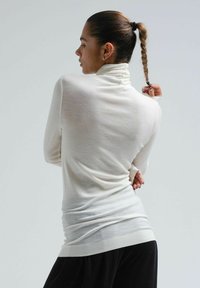 Seamless Basic LOLA mleczny