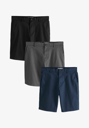 Drei Paar Herren-Casual-Shorts in Schwarz, Grau und Marineblau, jeweils mit Knopfverschluss, Gürtelschlaufen und Seitentaschen.