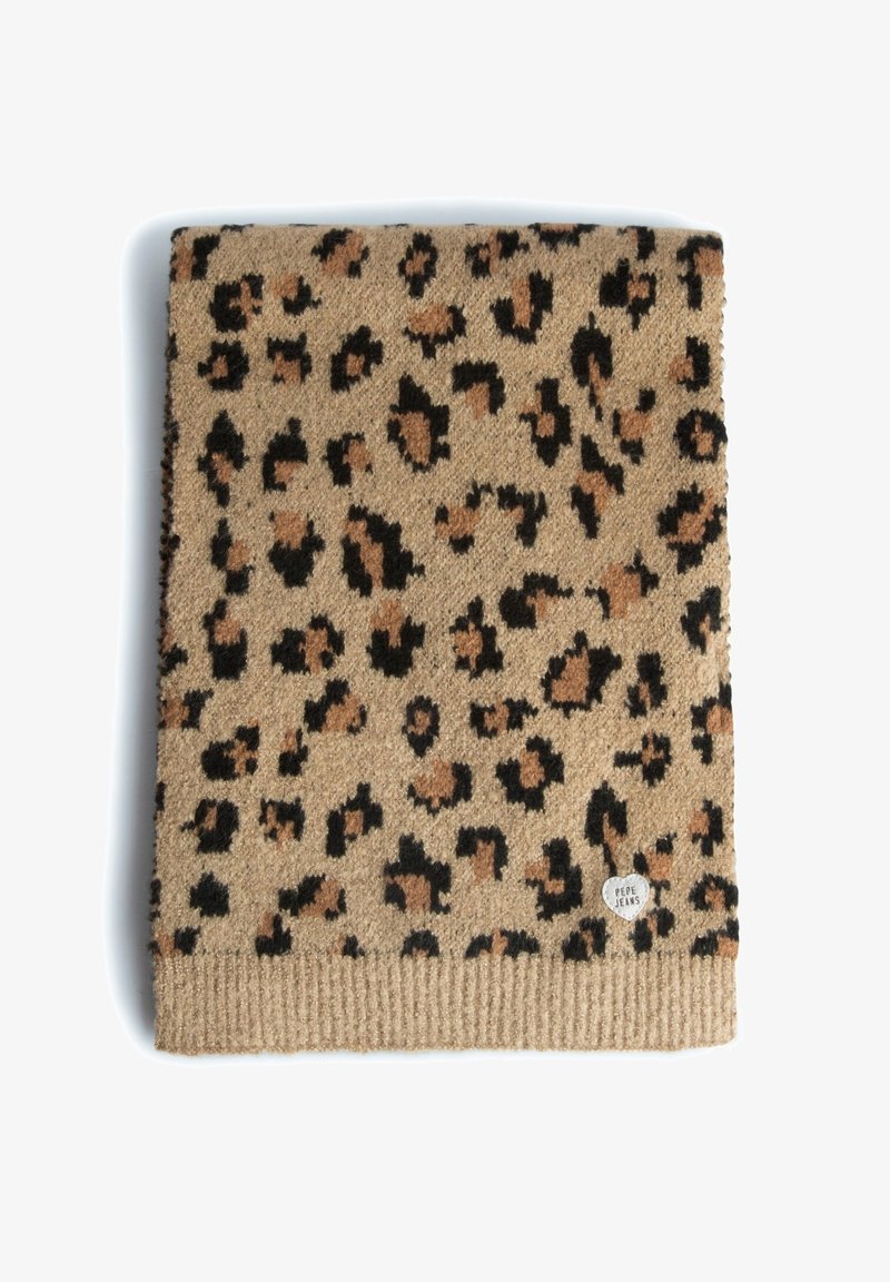 Écharpe beige pliée avec un motif léopard noir et marron, et une petite étiquette en métal en forme de cœur.