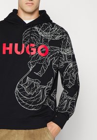 HUGO Felpa con cappuccio - black