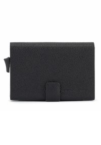 Portafoglio in pelle nera con superficie strutturata, forma rettangolare e una patta frontale fissata da una strap coordinata. Design minimalista.