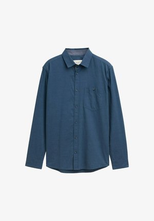 Meeste pikade varrukatega sinine nupuga särk, millel on üks rinna tasku ja klassikaline krae, esitatud valge taustal.