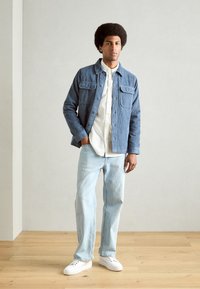 INDICODE JEANS Mezisezónní bunda  - china blue