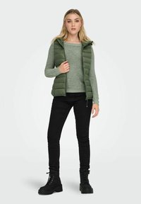 ONLY ONLNEWTAHOE HOOD - Waistcoat - kalamata