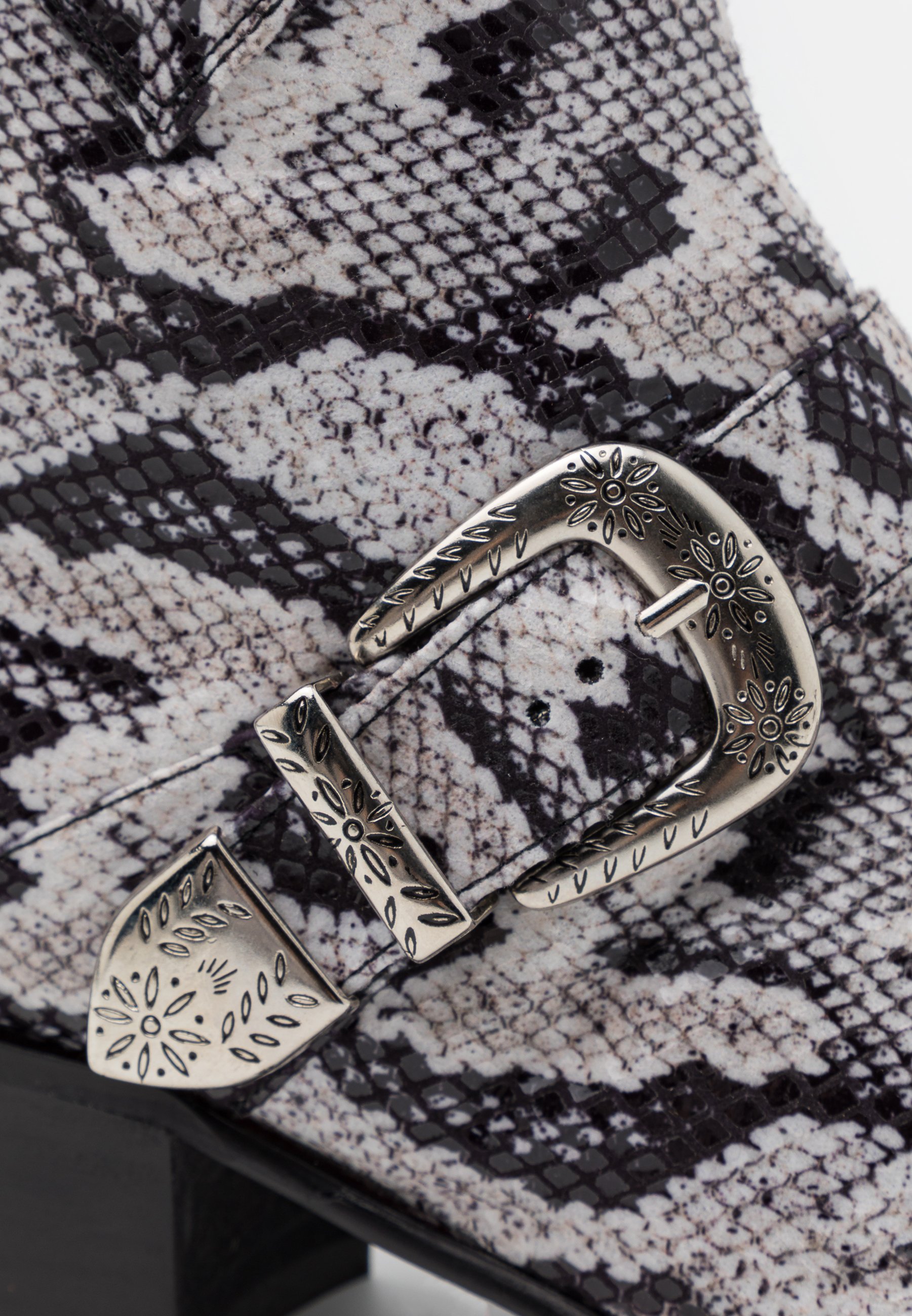 Jeffery West VEGAN MANERO ZIP STRAP 