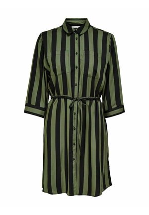 Sukienka koszulowa zapinana na guziki w ciemnozielono-czarne pionowe paski, z długimi rękawami, dwoma kieszeniami na piersi oraz ozdobnym marszczeniem w talii.