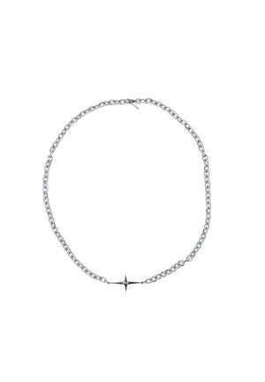 Collier chaîne en argent avec un petit pendentif étoile de boussole noire gravé de "PXP" au centre sur fond blanc.