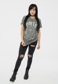 Paradiso Clothing BRING ME THE HORIZON CROOKED YOUNG BURNOUT - Print T-shirt - charcoal