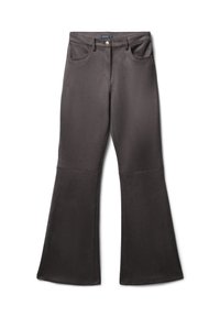 Dunkelgraue, ausgestellte Hose aus weichem Stoff. Verfügt über einen Knopfverschluss, Fronttaschen und eine glatte Textur.