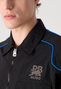 HUGO HUGO X RACING BULLS ESELIO - Skraistė  - black
