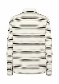 Langarmshirt met horizontale zwarte en beige strepen op een crèmekleurige achtergrond, gezien vanaf de achterkant met een opstaande kraag.