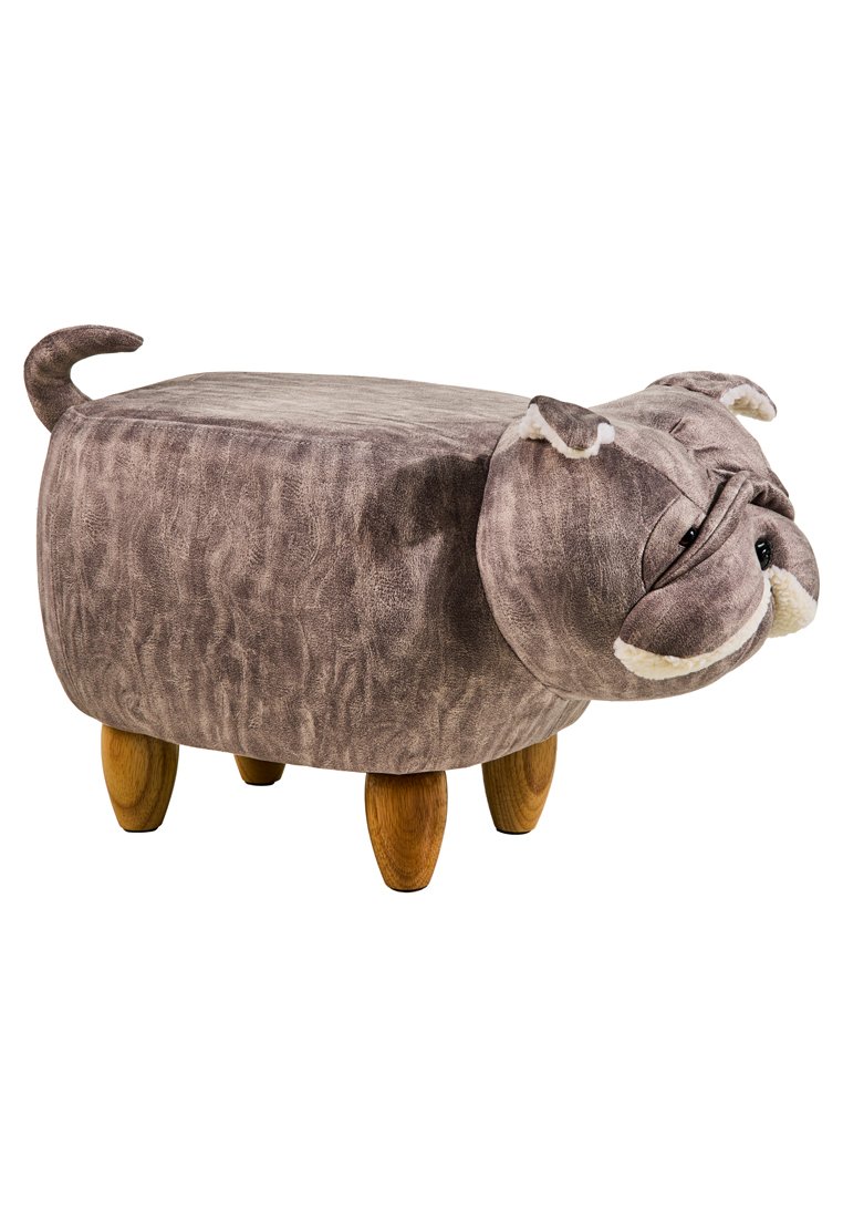 Puf con forma de bulldog francés tapizado en tela de terciopelo marrón con acentos crema, con patas de madera y un cuerpo redondeado.