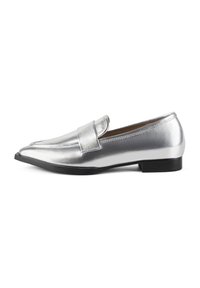 Unselected, silver coloured