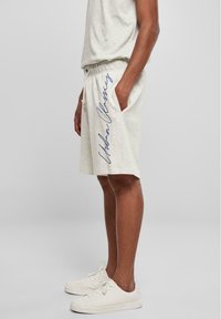 Urban Classics SCRIPT LOGO SWEAT SHORTS - Verryttelyhousut - lightgrey