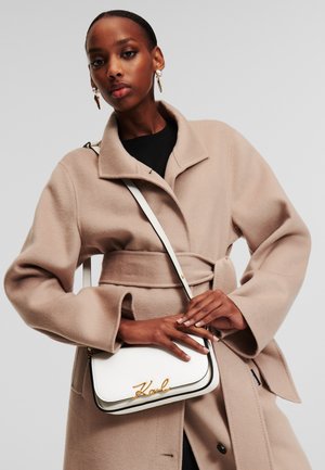 KARL LAGERFELD SIGNATURE CROSSBODY - Rankinė per petį - off white