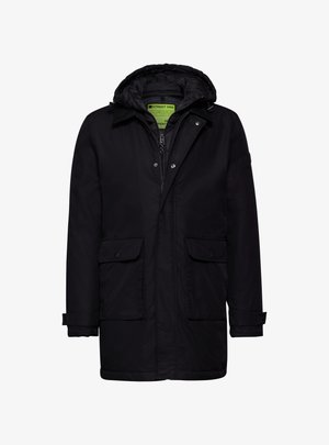 Parka impermeable negra con capucha, cierre frontal, dos grandes bolsillos con tapa y puños ajustables, con un acabado exterior suave.