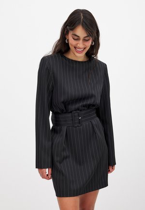 PINSTRIPE WITH BELT - Tubino - stripe