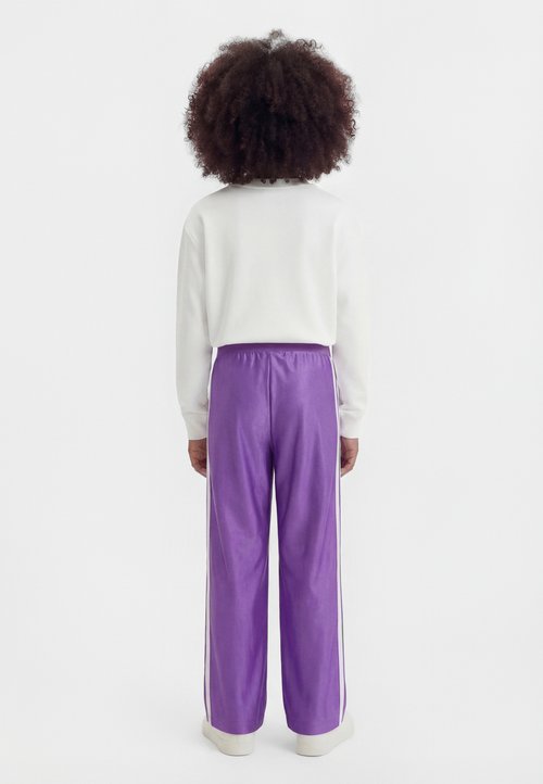 adidas SEASONALS GLAM WIDE LEG PANTS JUNIOR UNISEX - Tracksuit bottoms - active purple — foto 2
