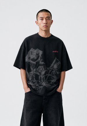 Vertere Berlin, MORPH ROSE T-SHIRT UNISEX - T-shirt print - black