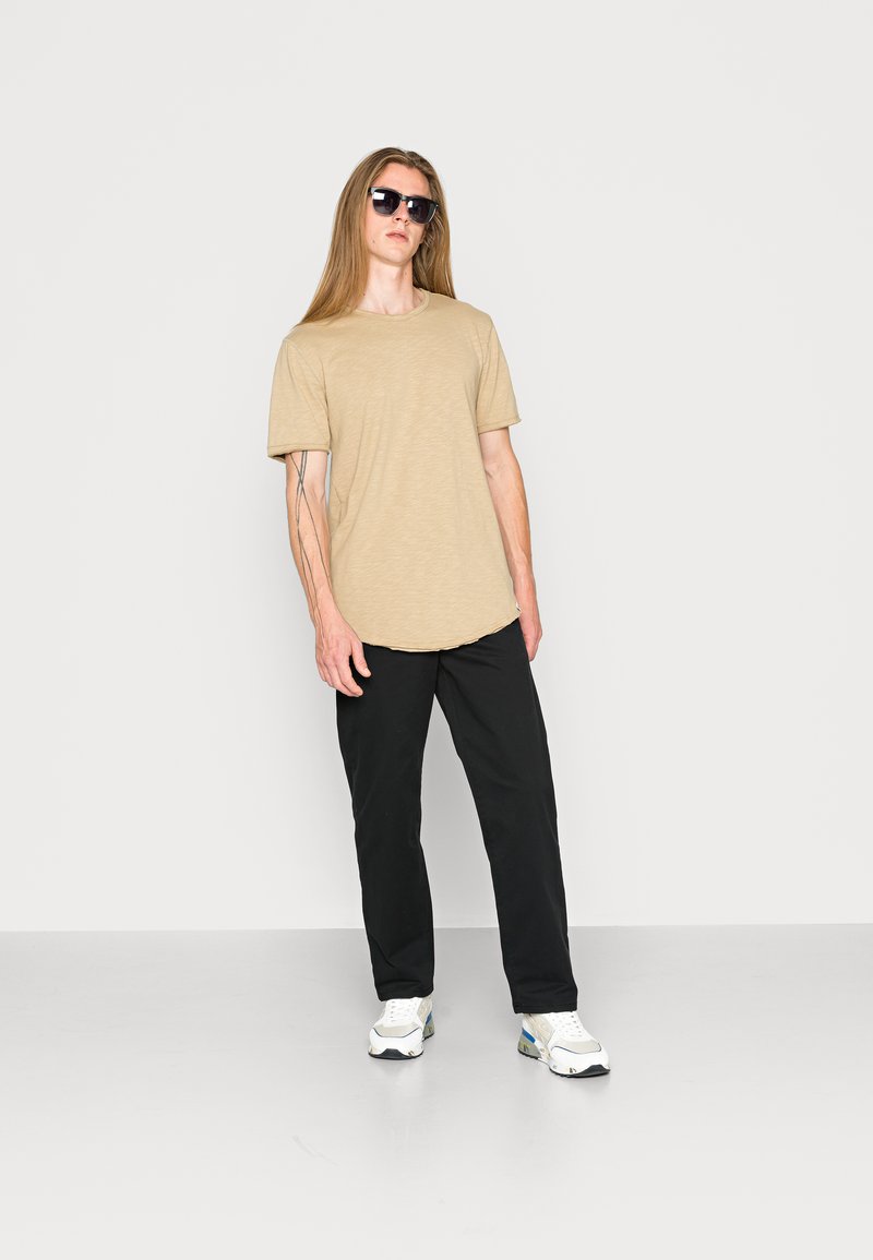 Herren T-Shirts basic | Only & Sons ONSBENNE LIFE LONGY TEE T-Shirt basic chinchilla/braun - SN02803 Herren T-Shirts basic | Only & Sons ONSBENNE LIFE LONGY TEE T-Shirt basic chinchilla/braun - SN02803