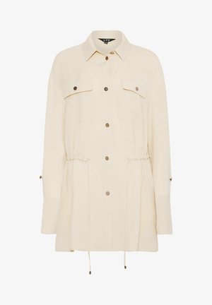 Lichtcrème knoopshirt met twee borstzakken, accentueerde taille, lange mouwen en metalen knopdetails. Gemaakt van een textuurstof.