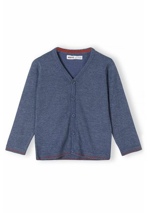 Marineblauwe gebreide cardigan met een V-hals, lange mouwen en vijf knoopsluitingen. Heeft rode accenten bij de kraag en de zoom.