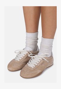 Wybrany, oatmilk/offwhite