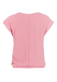 Roze textuurgebreide top met korte mouwen, een ronde hals en een centrale verticale naad aan de achterkant.