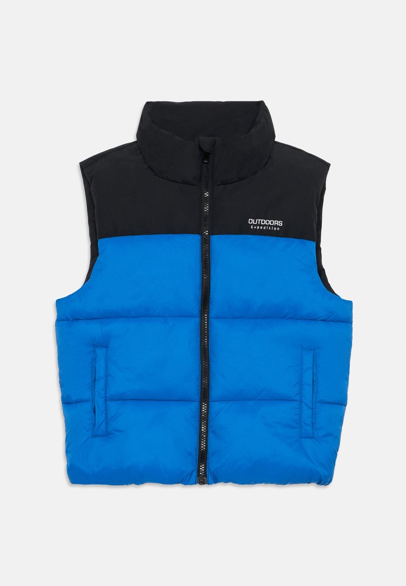 Blå och svart puffväst, vadderad med hög krage, hel dragkedja och synlig sömnad. Har en "OUTDOORS Expedition"-logotyp.