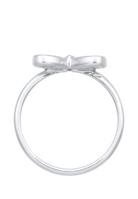 Sølvring med en glat band og en bueformet top prydet med en central klar ædelsten, der viser en poleret finish.