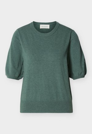 Roheline lühikeste varrukatega kootud kampsun ümarate kaelusega ja kergelt paigutatud varrukatega, valmistatud pehmest kangast.