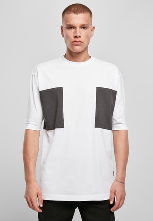 BIG DOUBLE POCKET TEE - T-shirts med print - white asphalt