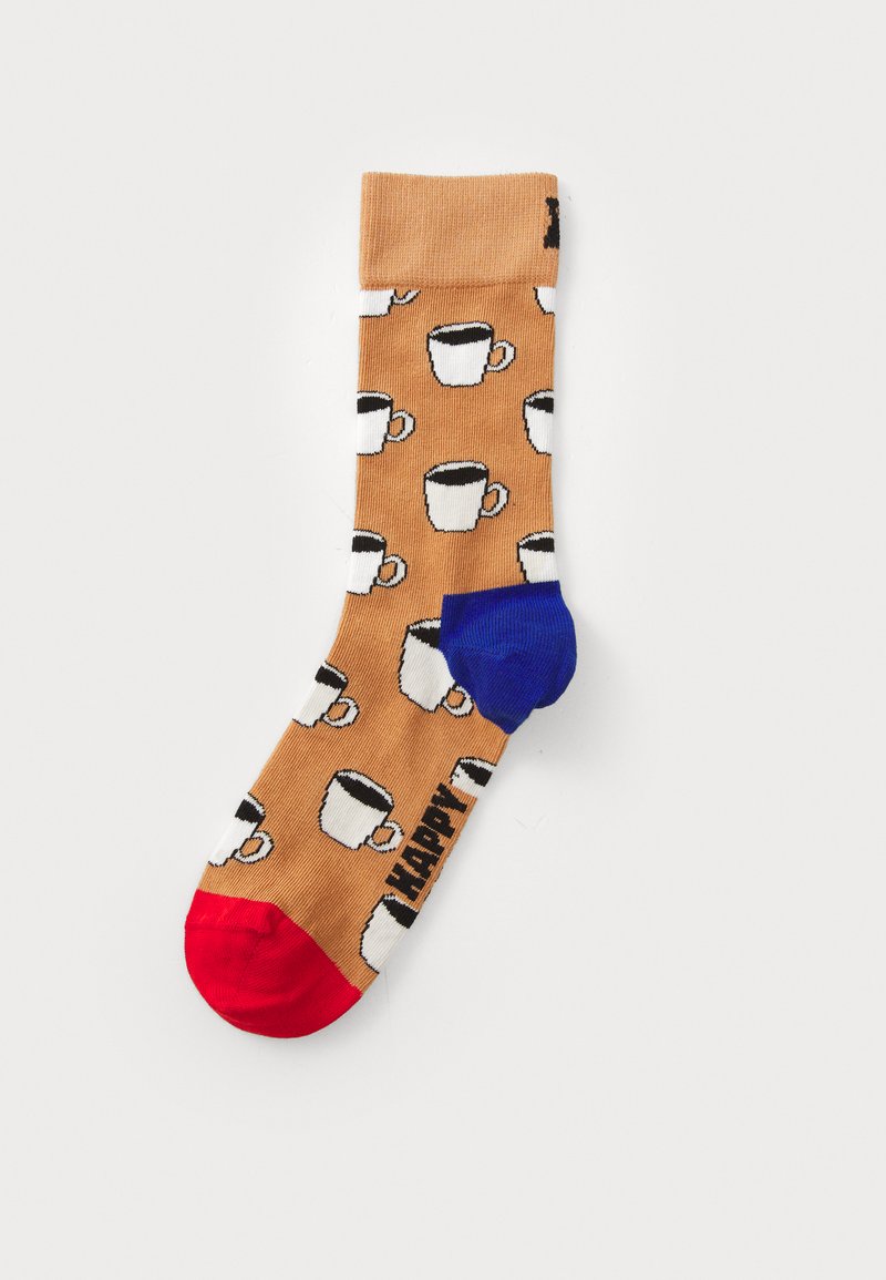 Meias castanhas com padrões de canecas de café brancas, calcanhar azul, bico vermelho e a palavra "HAPPY" impressa na lateral. Textura de malha suave.