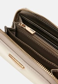 Guess GEMMA - Novčanik - creme