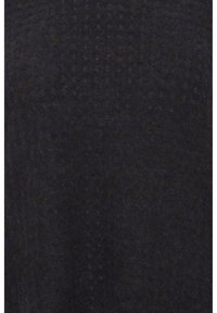 Pull en tricot gris foncé avec un motif texturé et une surface douce et duveteuse. Le tissu semble chaud et confortable avec un éclat subtil.