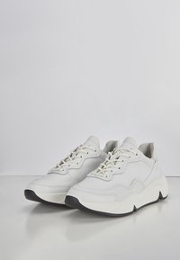 ECCO Baskets basses - white
