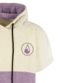 Hoodie ręcznikowy w kolorze kremowym i jasnofioletowym. Miękka tkanina frotte z dużym kapturem, czarnym sznurkiem i okrągłym graficznym logo z przodu.