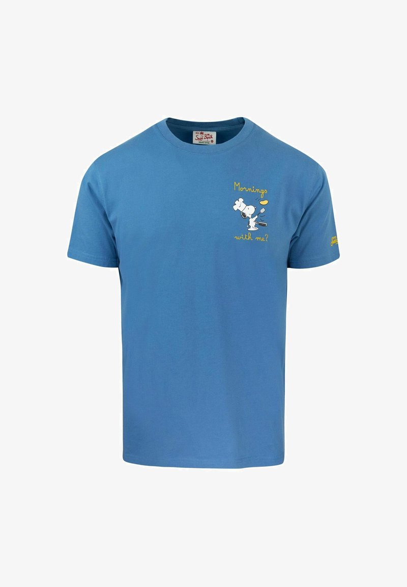 T-shirt in cotone blu con una grafica stampata di Snoopy e il testo "Mattine con me?" sul davanti, maniche corte e scollo rotondo.