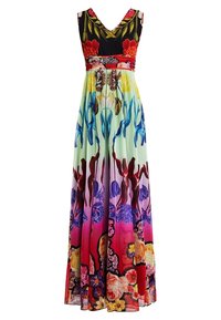 Robe longue avec un décolleté en V, motifs floraux rouges, jaunes et bleus, taille cintrée et jupe fluide aux nuances dégradées.