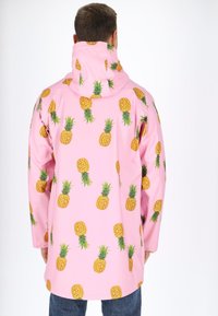 Blount & Pool MONSOON RAIN  - Regenjacke / wasserabweisende Jacke - pink pineapple