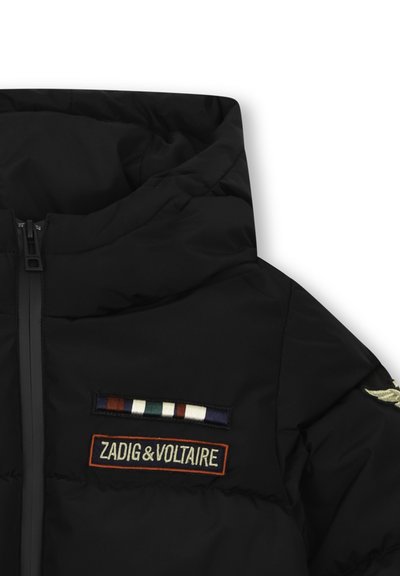 Μαύρο τμήμα μπουφάν με φερμουάρ στο μπροστινό μέρος, ορθογώνιο πολύχρωμο μπαλώμα και κεντημένη ετικέτα με την επιγραφή ""ZADIG & VOLTAIRE"".