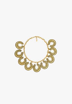 Naszyjnik z łańcuchem w kolorze złota, ozdobiony sześcioma półksiężycowymi zawieszkami z misternym wykończeniem z koralików, które zwiększa fakturę i atrakcyjność wizualną.