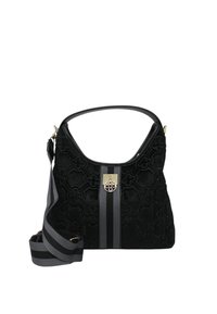 Borsa a tracolla in velluto nero con embossing floreale, chiusura dorata e tracolla a strisce grigie. Il design è in stile hobo con manico curvo.