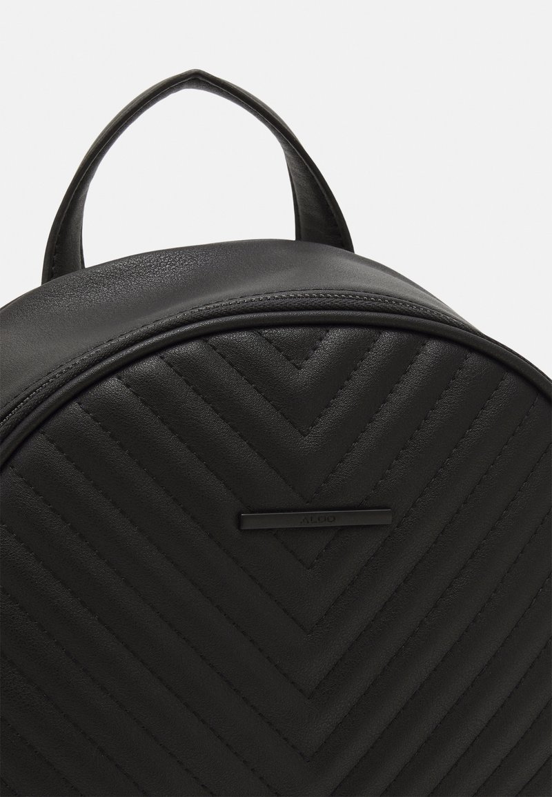 Camberwell Black Quilted Vegan Laptop Backpack atelieryuwa.ciao.jp