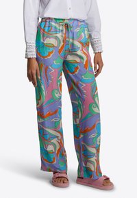 Kleurige, lichte wijde broek van stof met een bloemig en abstract patroon in pastelkleuren van roze, groen en blauw. Koord in de taille.